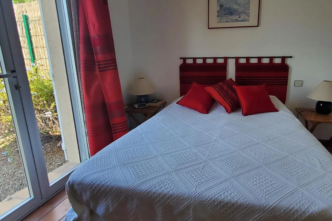 Spacious House With Pool Close To The Sea Saint-Raphaël 0*,  Frankrike